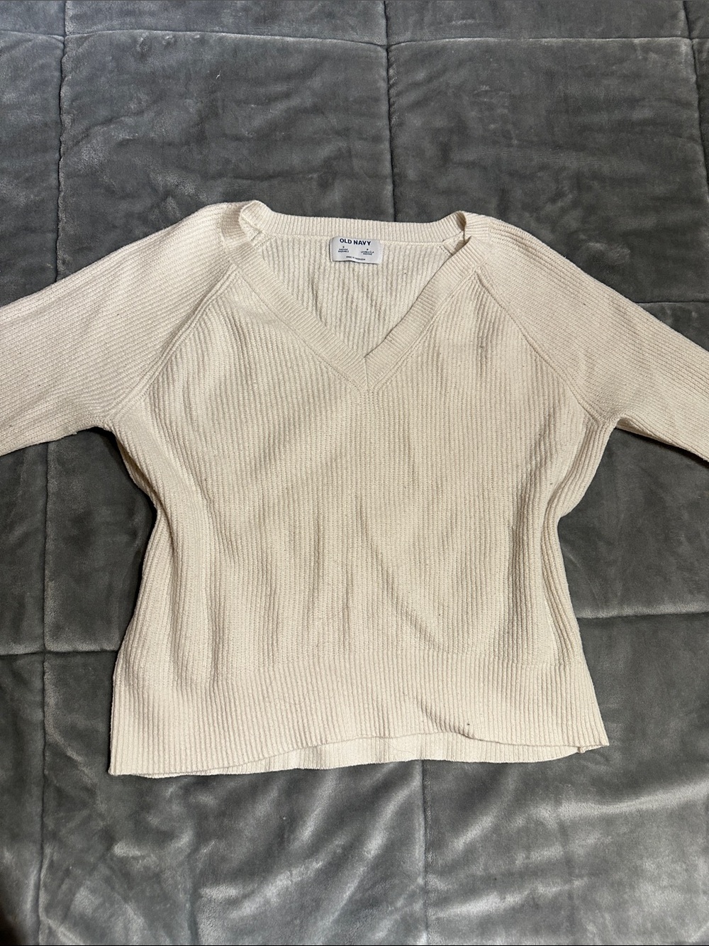 Old Navy Cream V-Neck Lightweight Ribbed Sweater